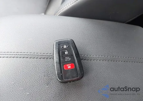 2022 Toyota Rav4 Xle Premium z USA, uszkodzony, nr VIN 2T3A1RFV7NW304941